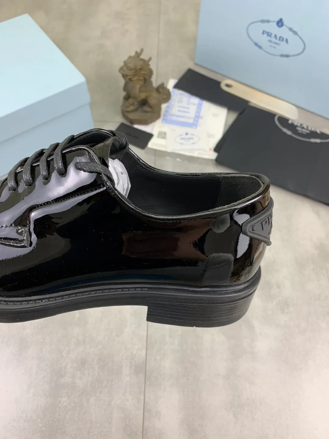 Men's Men's Shoes💰P640💰[New Style] High Quality Water-dyed Niuli 🆘[PRADA] Prada's latest casual business leather shoes for men! Listed simultaneously! The fabric is made of specially imported original calfskin, and the interior is made of imported water-dyed cowhide. It is absolutely luxurious and leads the fashion trend. High-end combination rubber outsole, size: 38-44 (45 and 46 can be customized) 3️⃣ colors available